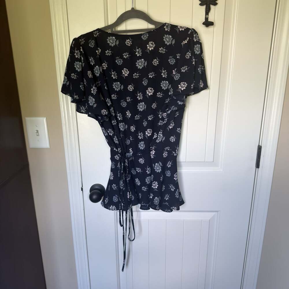 LOFT Navy/White Floral V-Neck Romper XXL Ruffle Short Sleeve 100% Polyester - Picture 2 of 7